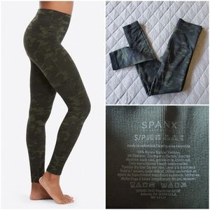 Spanx Green Camo Seamless Leggings Small